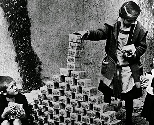 1923 Немска инфлацията алуминиева монети в купюри от 500 марки. Издаден във Ваймар, Германия, по време на Ужасна хиперинфлация, което е довело до Втората световна война